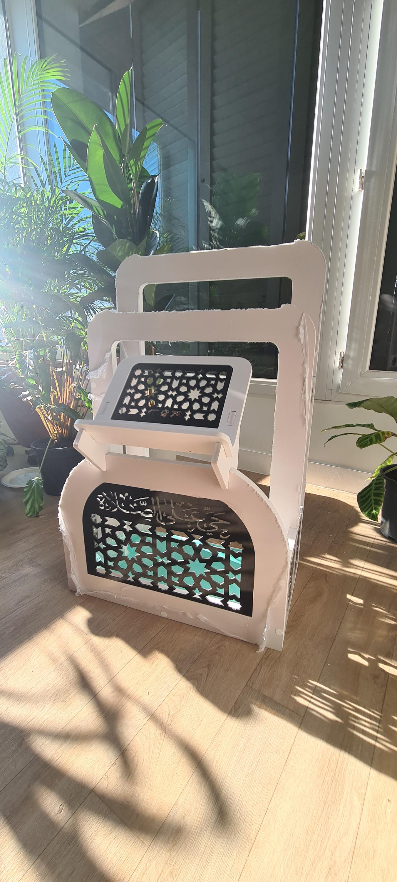 Très joli support Tapis de Prière